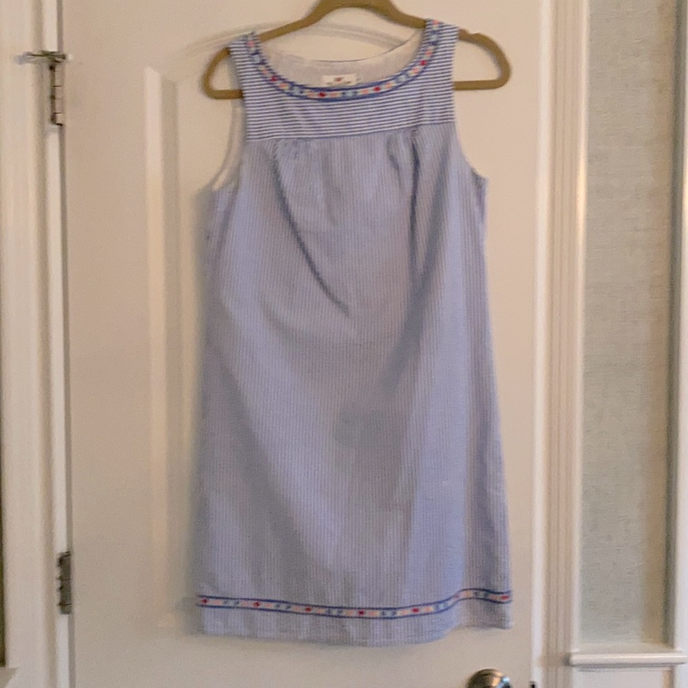 Barely worn, excellent condition seersucker shift dress
